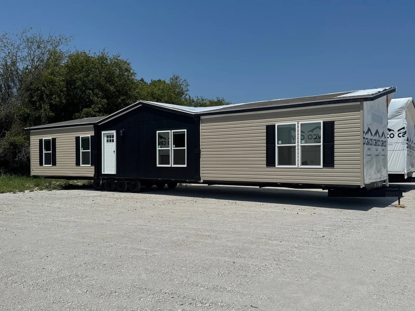 Photo: Exterior, Bravo 28603N. Cavco's photo of this model; it can show options and other finishes.
