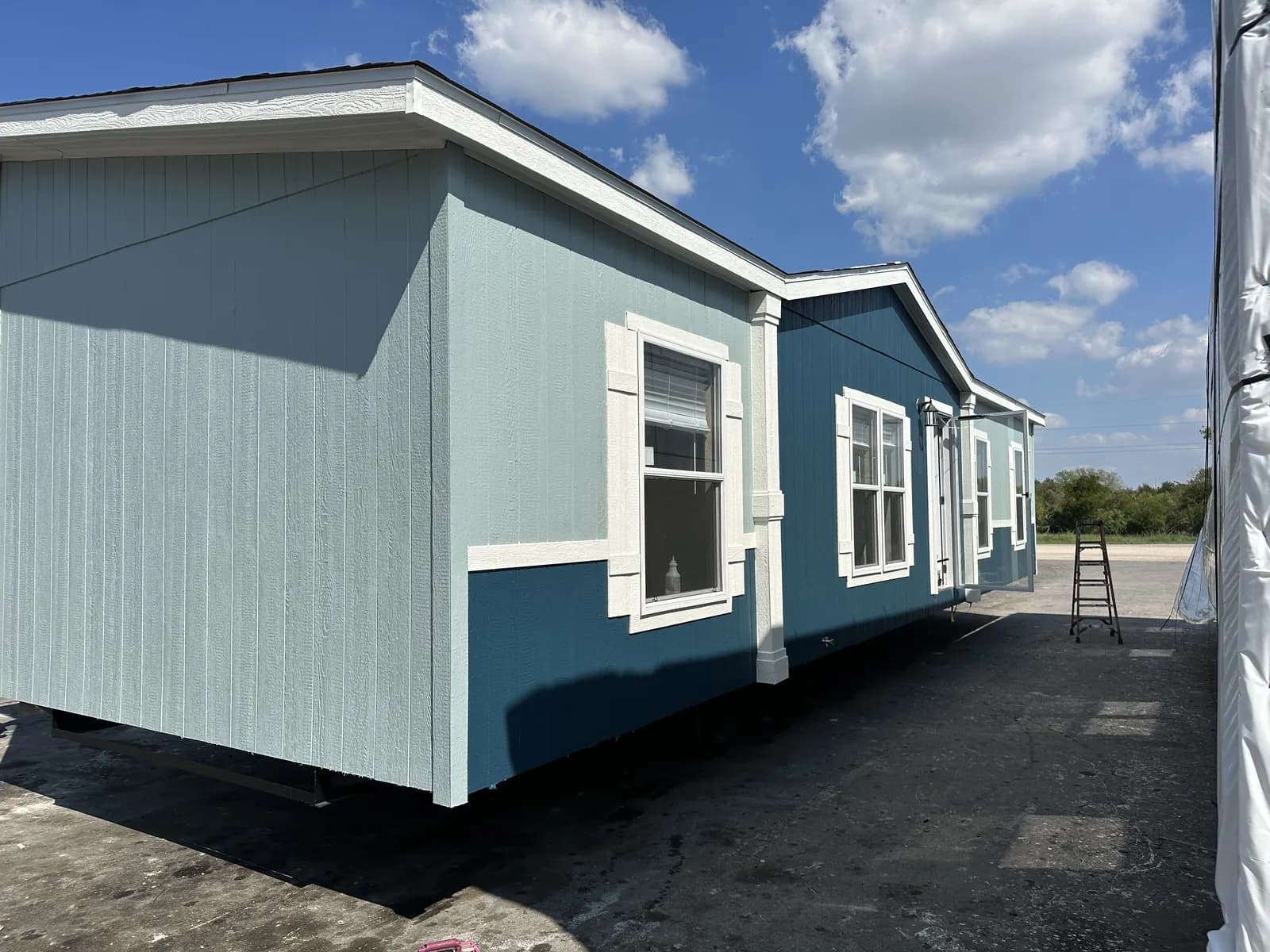 Photo: Exterior, Landmark 28483U. Cavco's photo of this model; it can show options and other finishes.